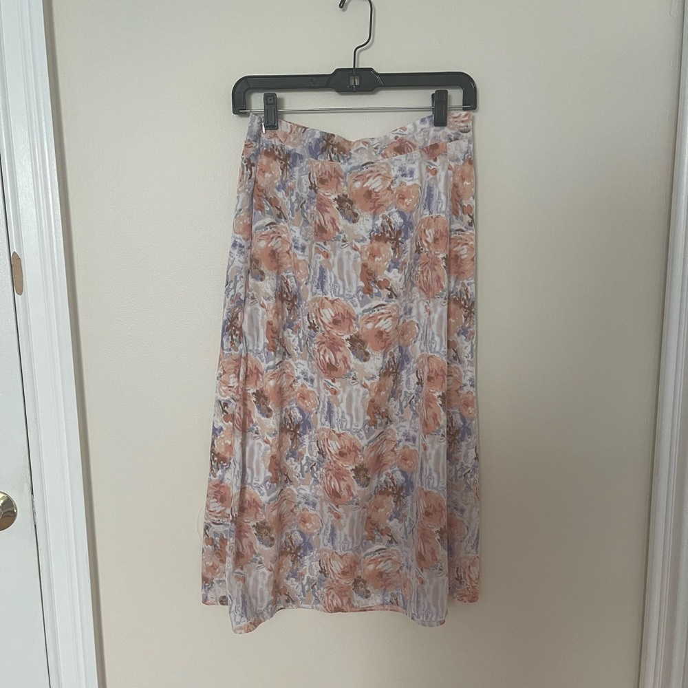 Midi floral skirt, perfect for spring or summer!